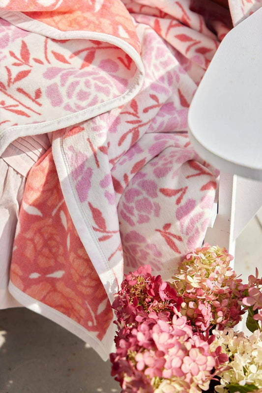 Peony Petals Blanket: Original