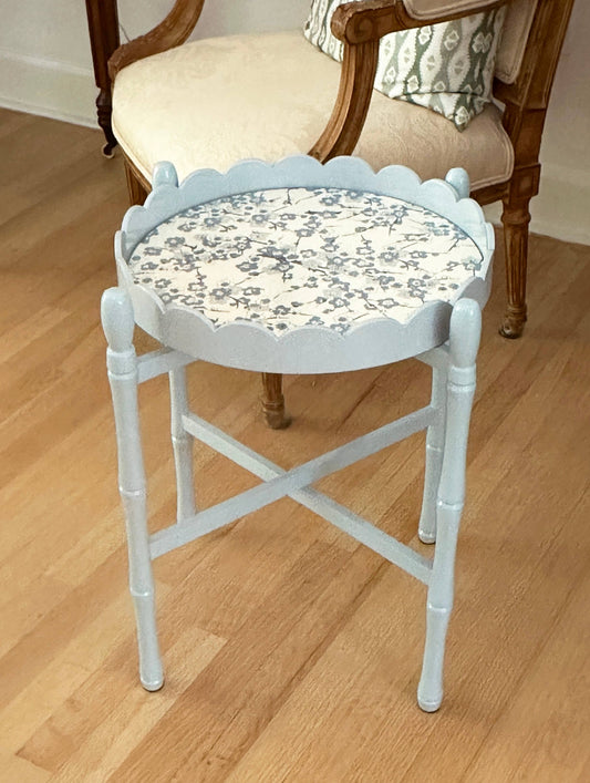 SKY SCALLOP TRAY TABLE