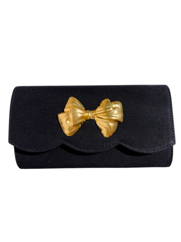 Black Scallop Avery with Charms: RS Knot