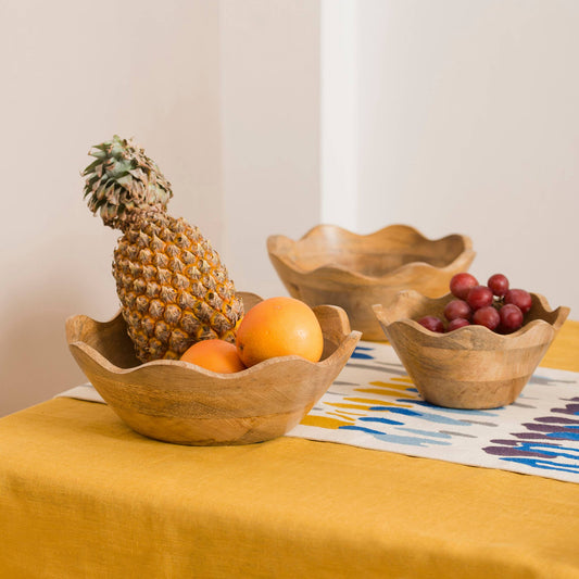 Handcrafted Mangowood Scalloped Wooden Bowls— Medium