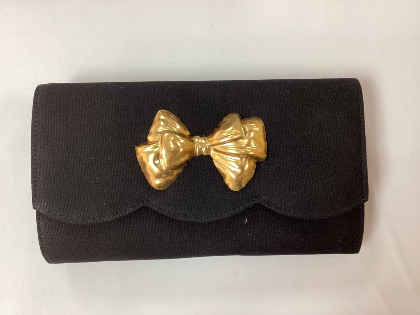Black Scallop Avery with Charms: RS Knot