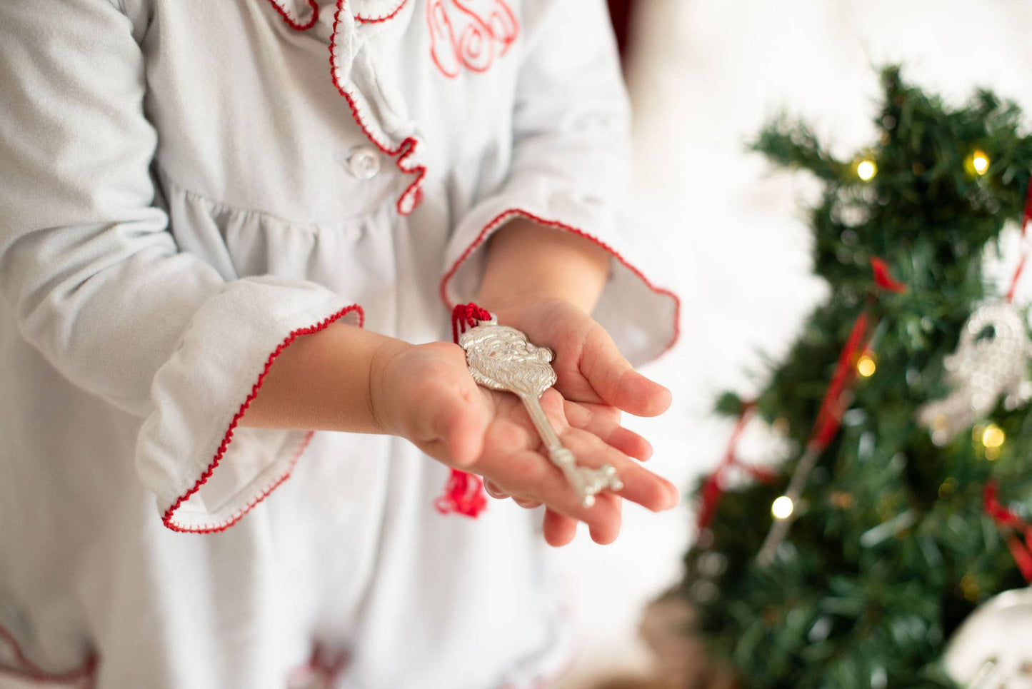 Magical Santa Key Ornament - Christmas Eve Gift for Child: Santa Key and Red Tassel