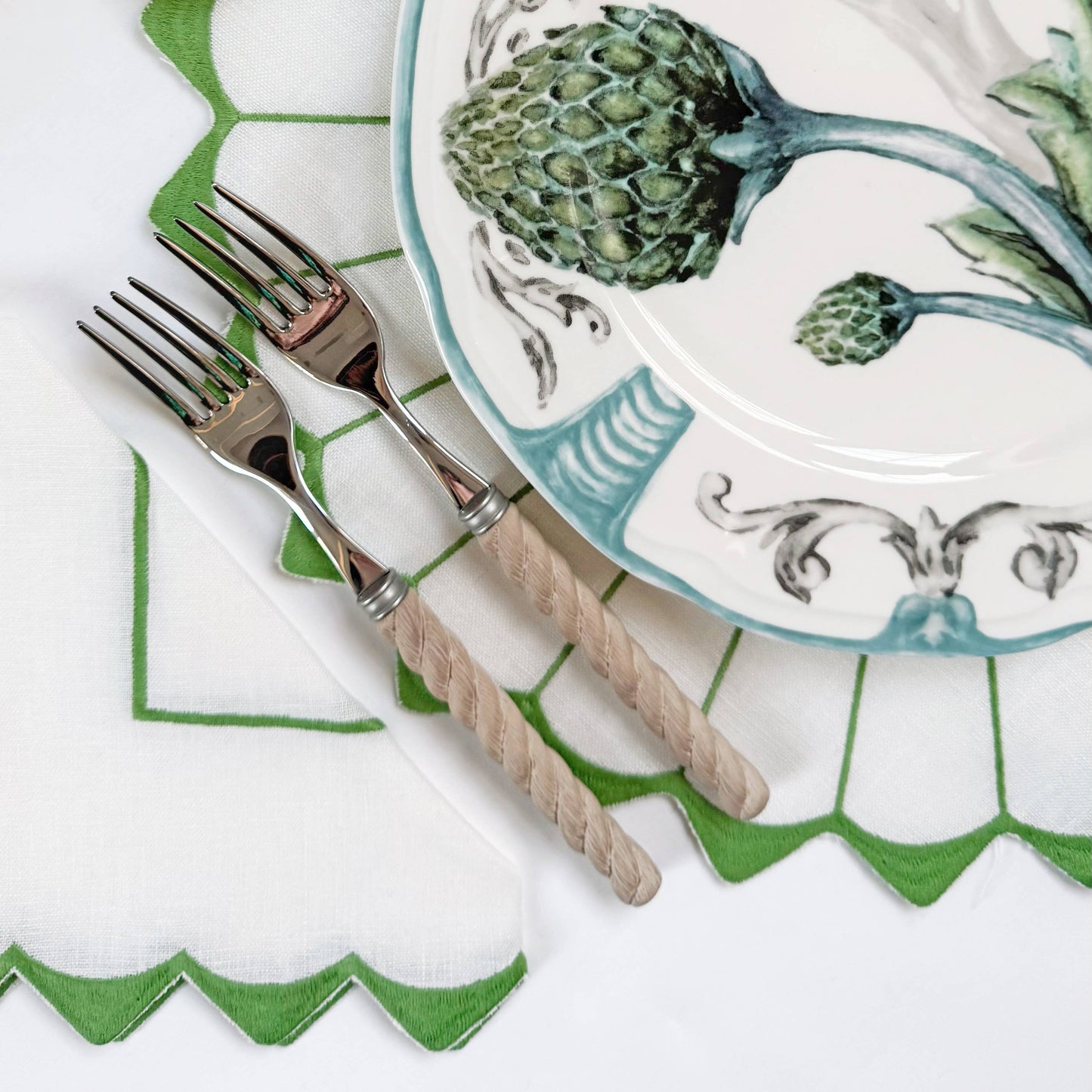 Charlotte Green Embroidered Scalloped Placemat (set of 4)