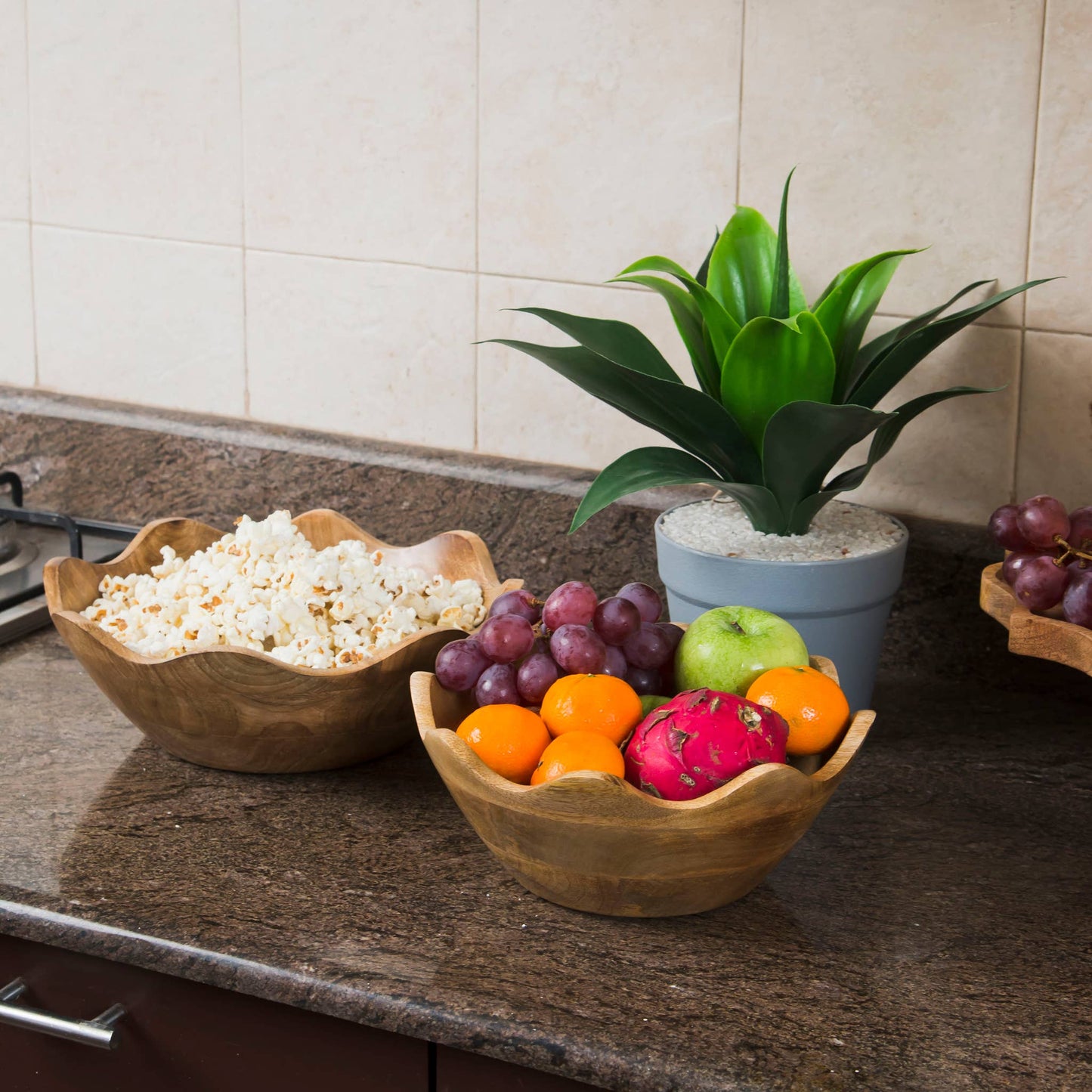 Handcrafted Mangowood Scalloped Wooden Bowls— Medium