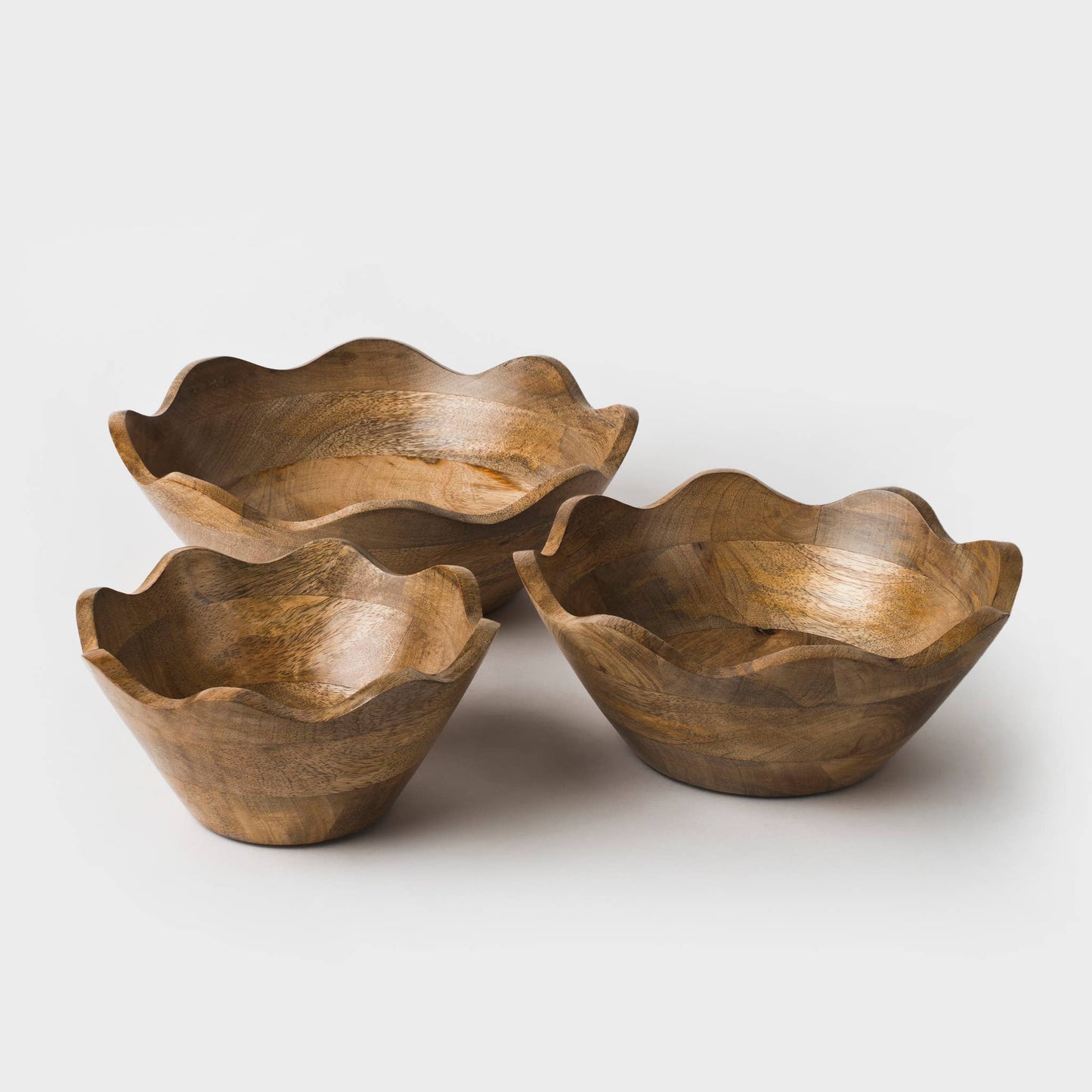Handcrafted Mangowood Scalloped Wooden Bowls— Medium