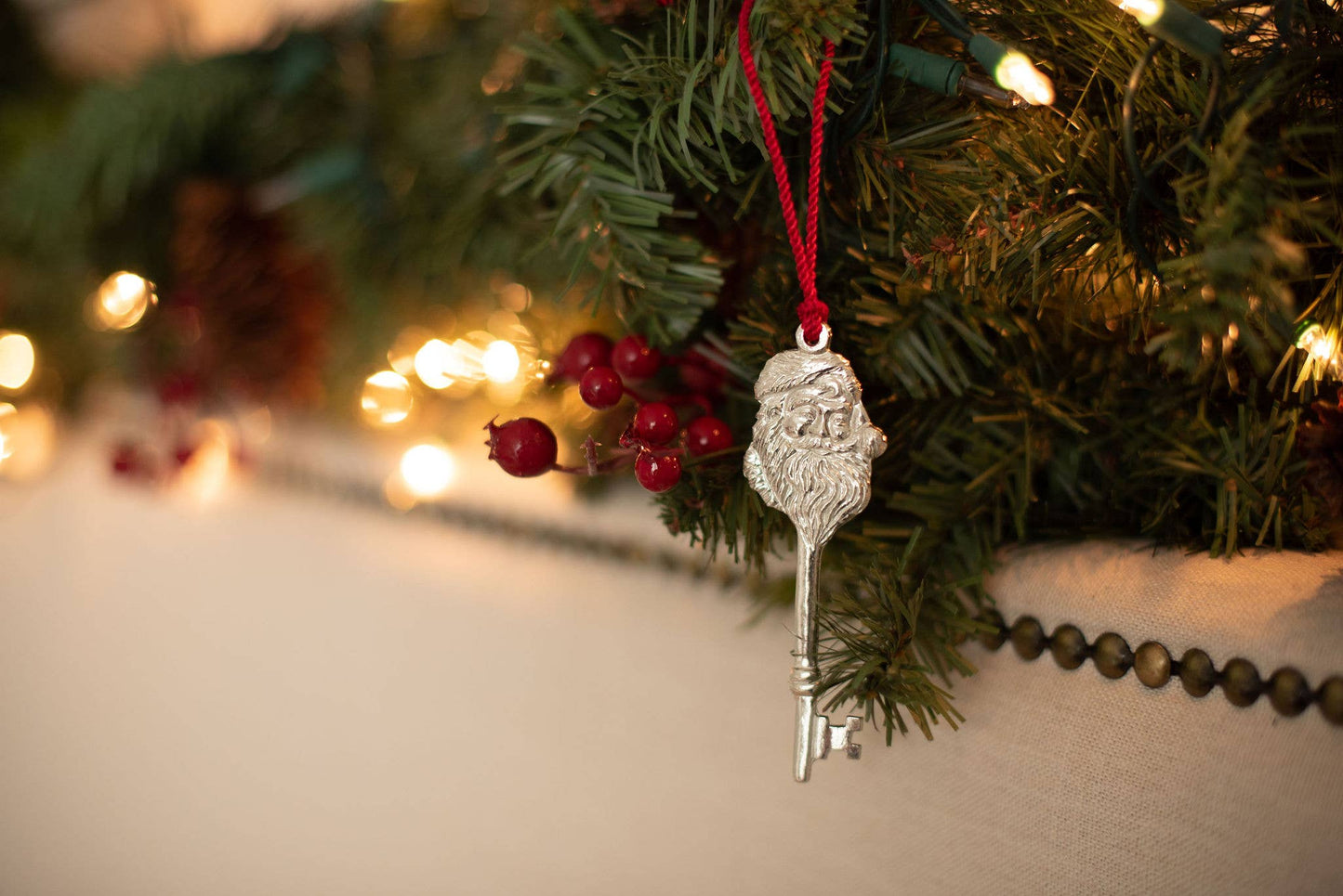 Magical Santa Key Ornament - Christmas Eve Gift for Child: Santa Key and Red Tassel