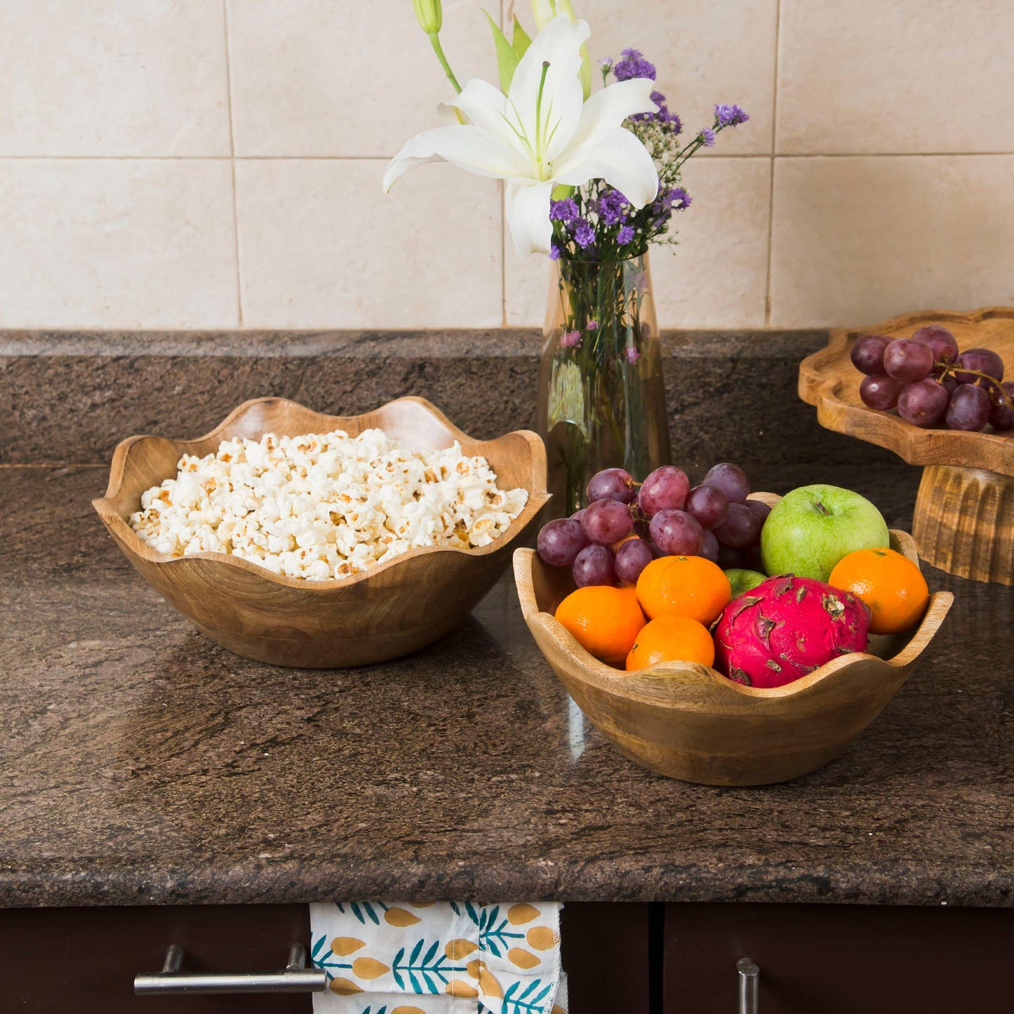 Handcrafted Mangowood Scalloped Wooden Bowls— Medium