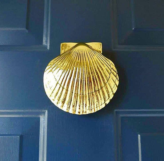 Scallop Door Knocker: Brass / 3.75H x 4W