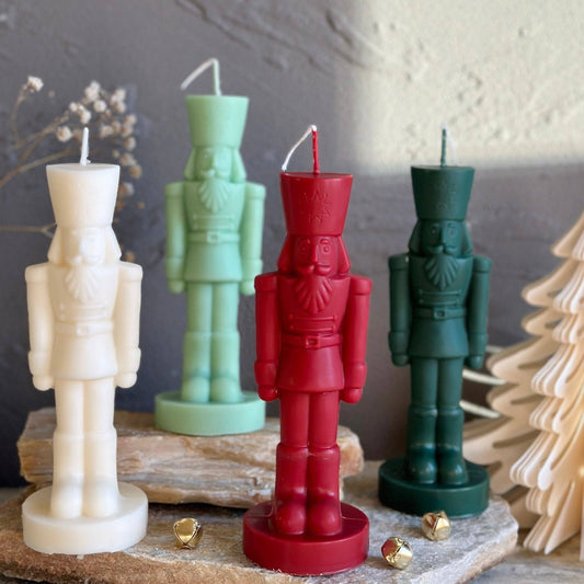 Nutcracker Candle: Ivory/Undyed / Fraser Fir