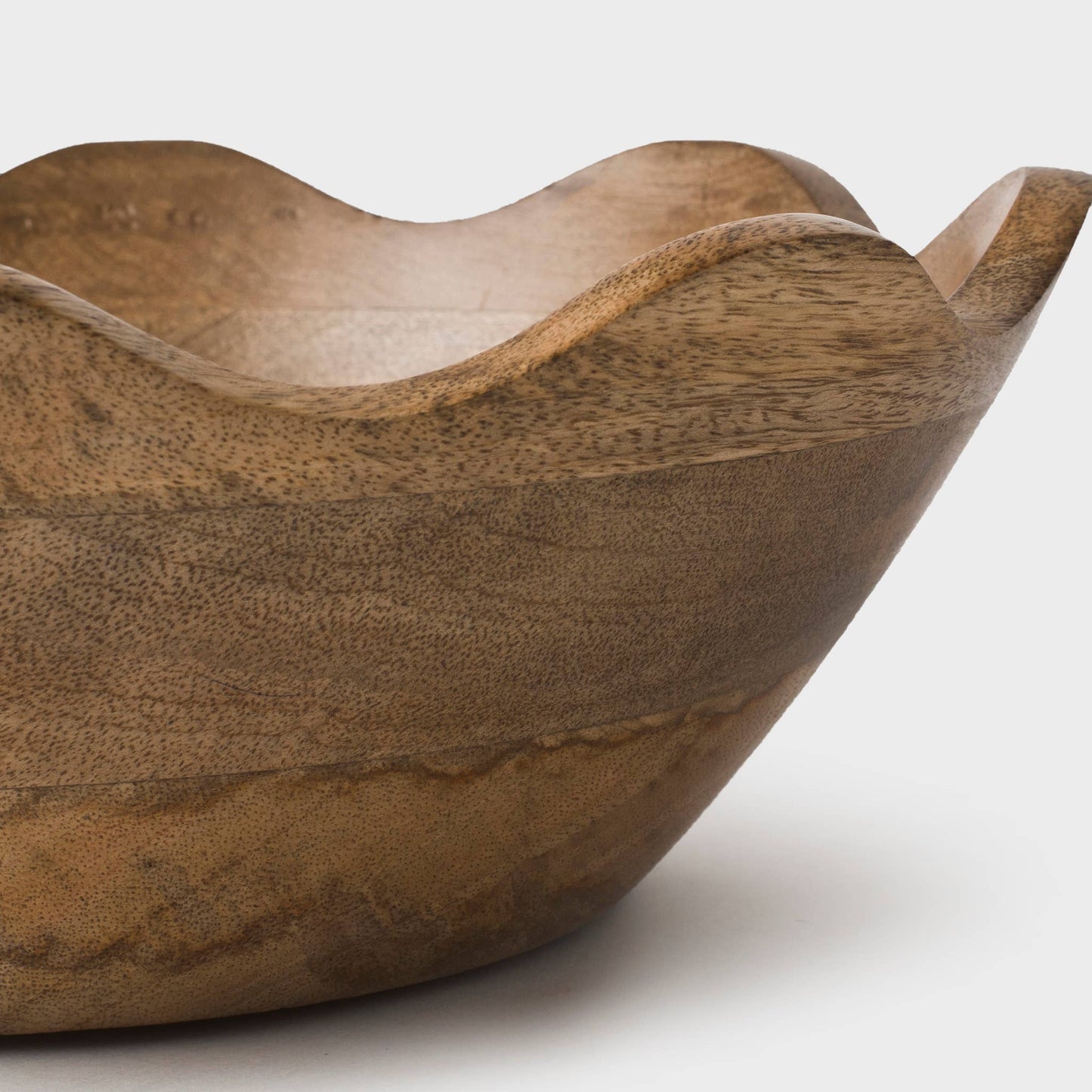 Handcrafted Mangowood Scalloped Wooden Bowls— Medium