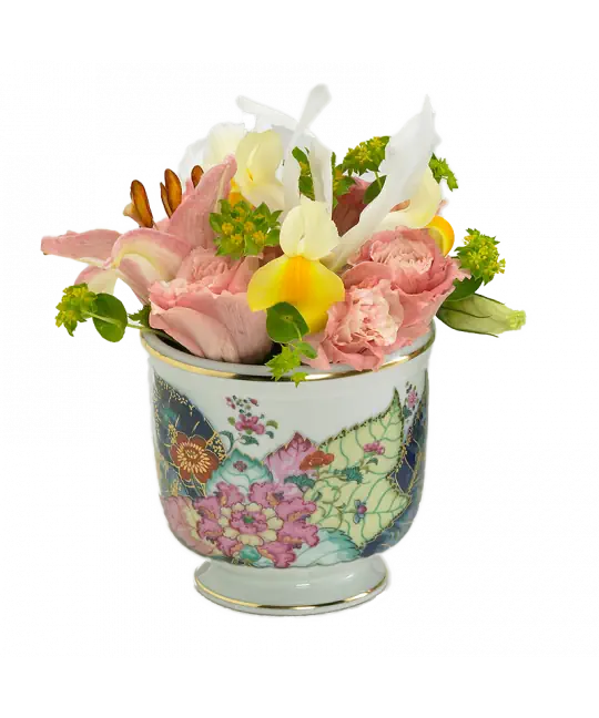 mottahedeh tobacco leaf cachepot COMMENT FOR LINK! *** New Arrival Calling all my lovers!! Absolutely stunning and RARE Tobacco Leaf pattern planter with bottom plate. This piece is huge and Handmade porcelain from Portugal. Mottahedeh Tobacco Leaf Monteith Cachepot